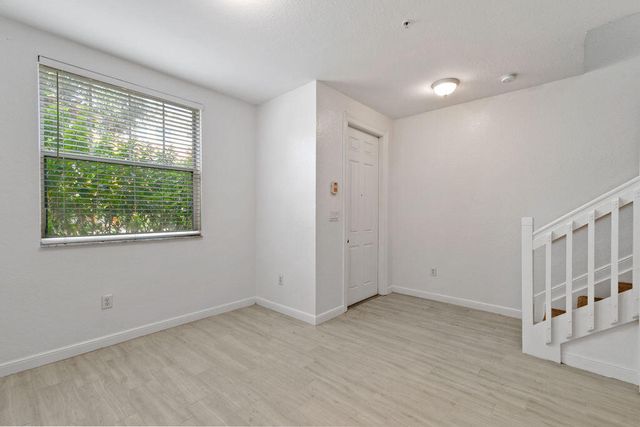 433 Amador Lane 5, West Palm Beach, FL 33401