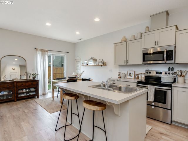 5010 GEMINI Ave Ne, Salem, OR 97305