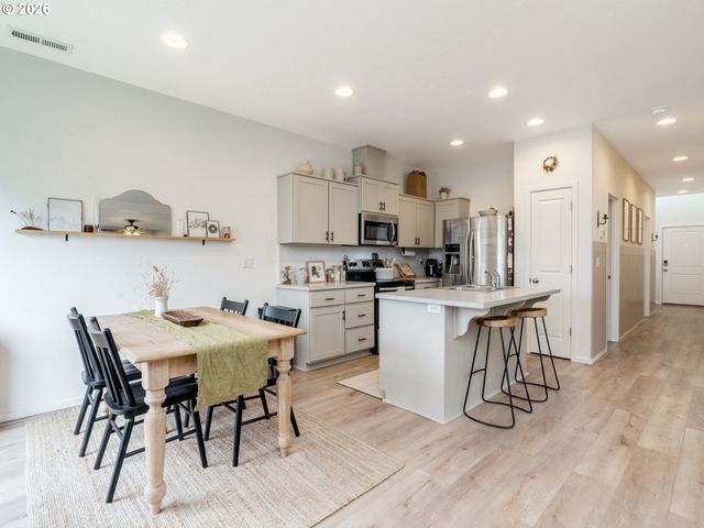 5010 GEMINI Ave Ne, Salem, OR 97305