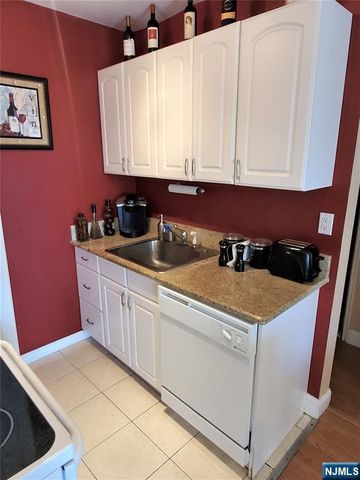 245 Anderson Street 4G, Hackensack, NJ 07601