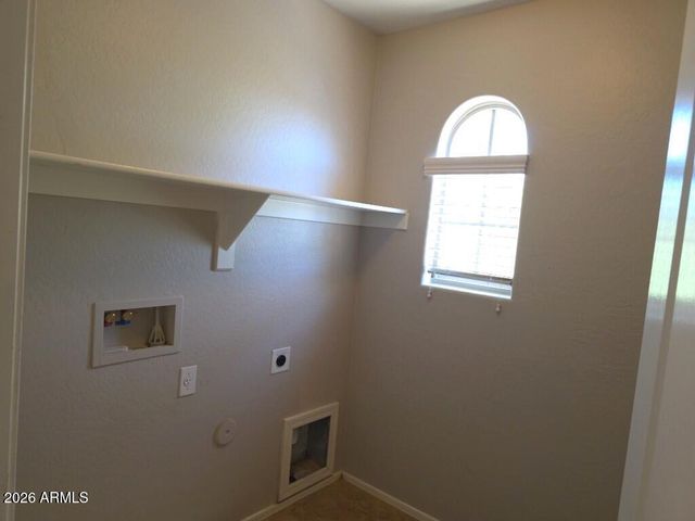 2547 E BART Street, Gilbert, AZ 85295