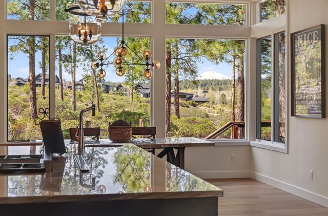 61422 Meeks Trail, Bend, OR 97702