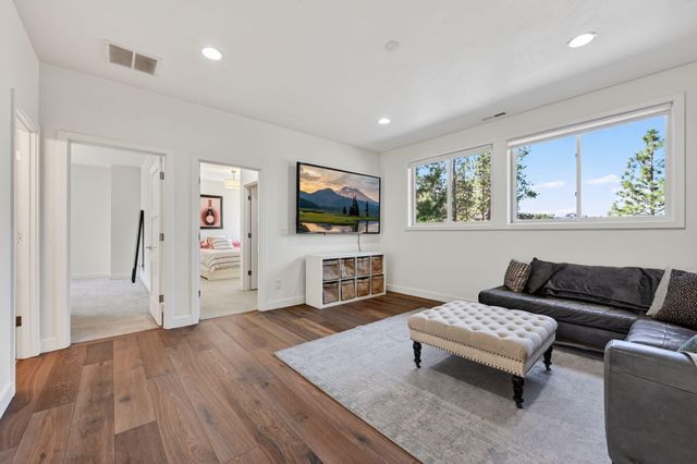 61422 Meeks Trail, Bend, OR 97702