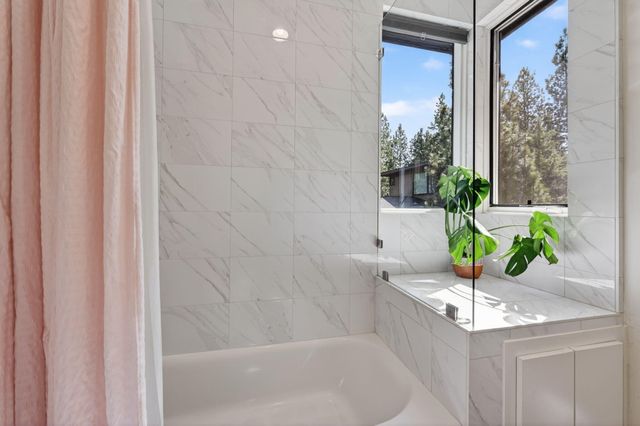 61422 Meeks Trail, Bend, OR 97702