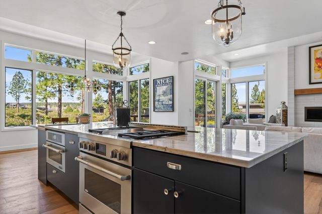 61422 Meeks Trail, Bend, OR 97702