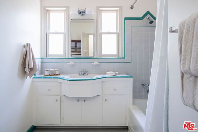 13024 Magnolia Boulevard, Los Angeles, CA 91423