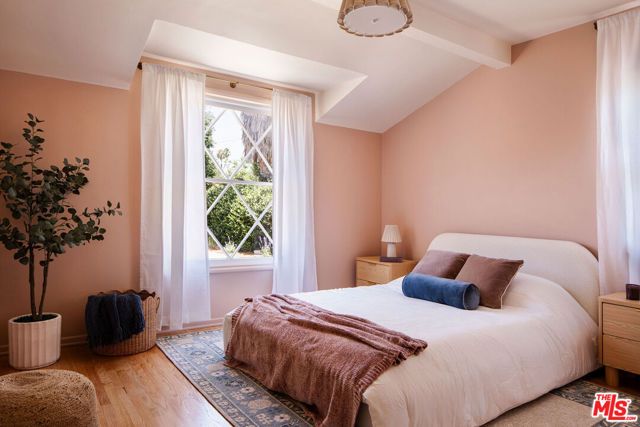 13024 Magnolia Boulevard, Los Angeles, CA 91423