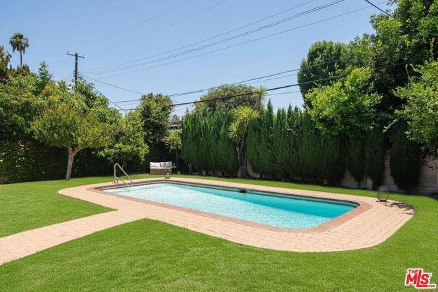 13024 Magnolia Boulevard, Los Angeles, CA 91423
