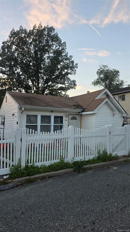 44 Carnegie Avenue, Elmont, NY 11003 — photo 2