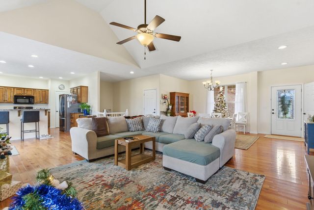 2124 N Jamestown Street, Ozark, MO 65721