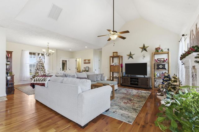 2124 N Jamestown Street, Ozark, MO 65721