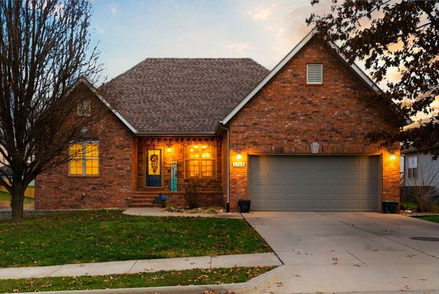 2124 N Jamestown Street, Ozark, MO 65721