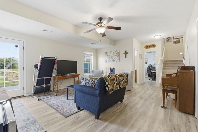 2124 N Jamestown Street, Ozark, MO 65721