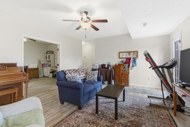 2124 N Jamestown Street, Ozark, MO 65721