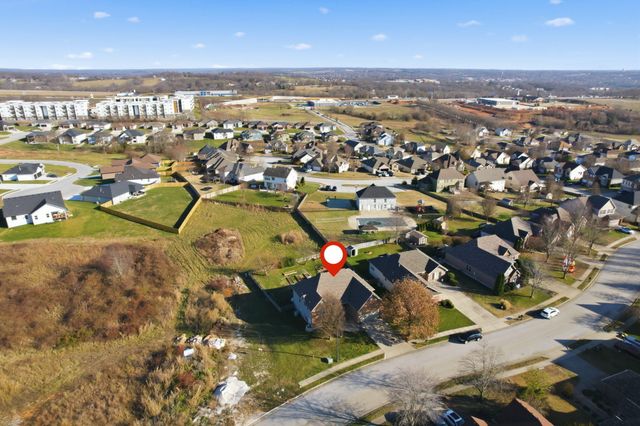 2124 N Jamestown Street, Ozark, MO 65721