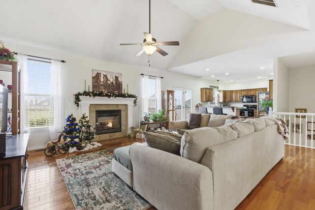 2124 N Jamestown Street, Ozark, MO 65721