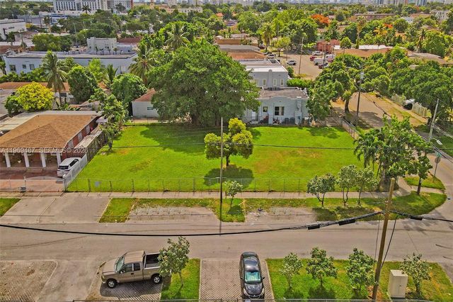 2397 NW 34th St, Miami, FL 33142