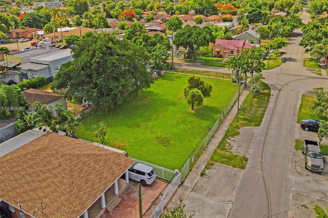 2397 NW 34th St, Miami, FL 33142