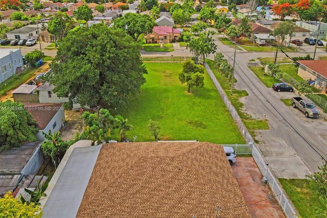 2397 NW 34th St, Miami, FL 33142