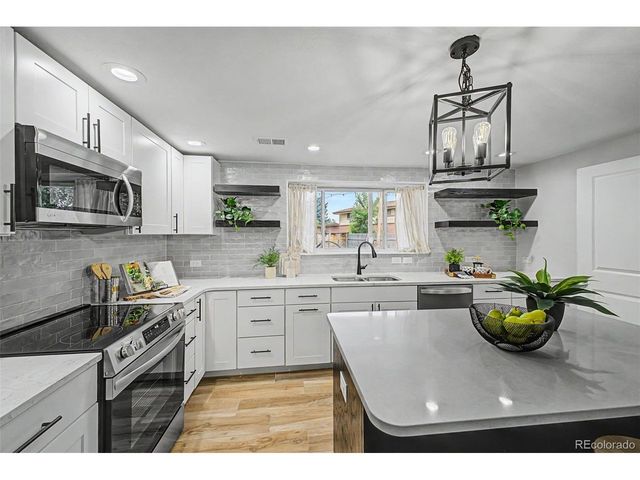 660 S Arbutus St, Lakewood, CO 80228