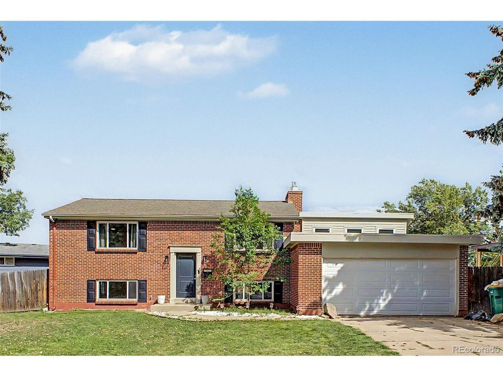 660 S Arbutus St, Lakewood, CO 80228
