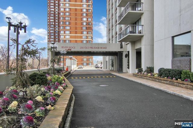200 Old Palisade Road TH5, Fort Lee, NJ 07024