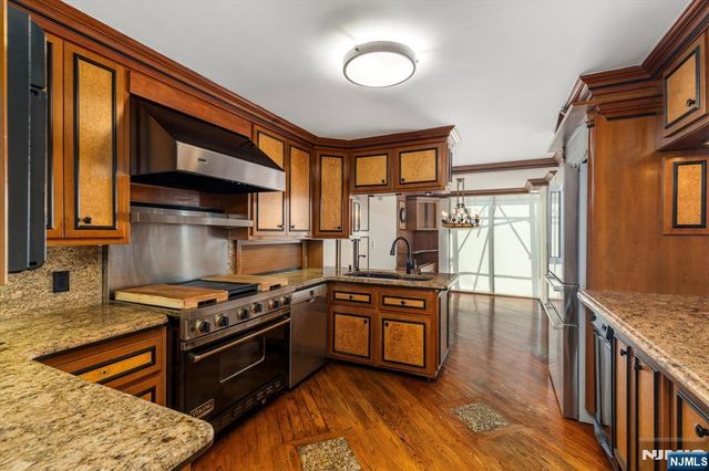 200 Old Palisade Road TH5, Fort Lee, NJ 07024