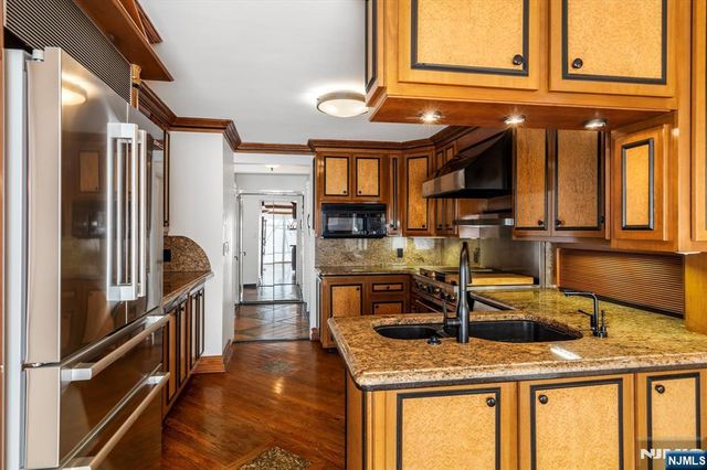 200 Old Palisade Road TH5, Fort Lee, NJ 07024
