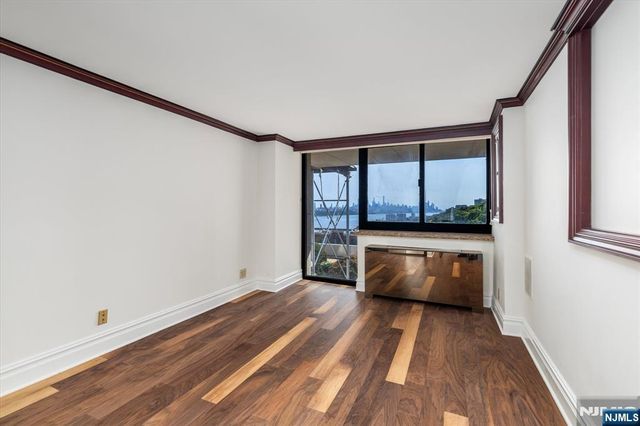 200 Old Palisade Road TH5, Fort Lee, NJ 07024