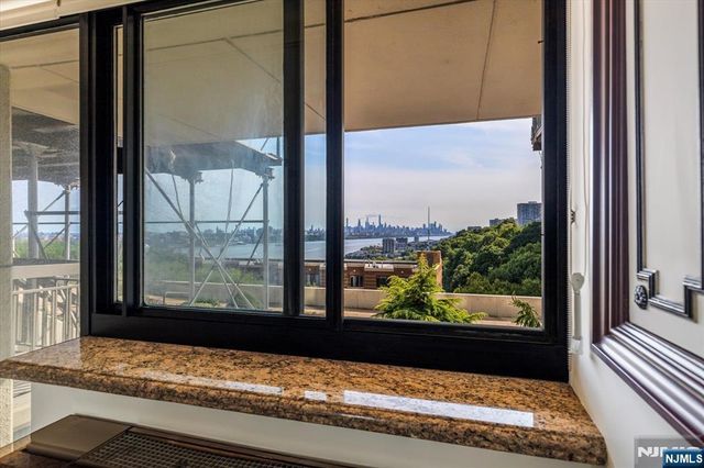 200 Old Palisade Road TH5, Fort Lee, NJ 07024