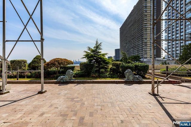 200 Old Palisade Road TH5, Fort Lee, NJ 07024