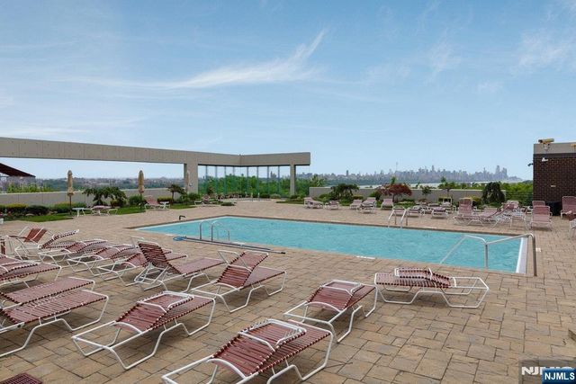 200 Old Palisade Road TH5, Fort Lee, NJ 07024