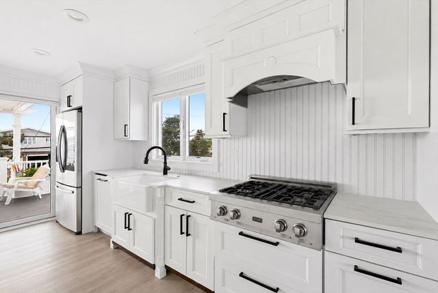 250 Central Ave, Scituate, MA 02047