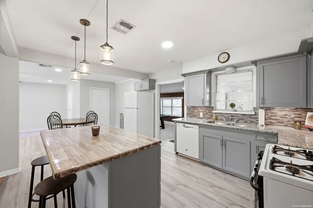 651 shadywood, San Antonio, TX 78216