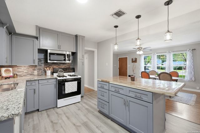 651 shadywood, San Antonio, TX 78216