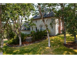 588 S DEER CREEK Rd, Roseburg, OR 97470