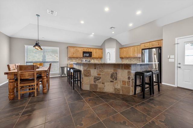 317 Yorktown, Pleasanton, TX 78064