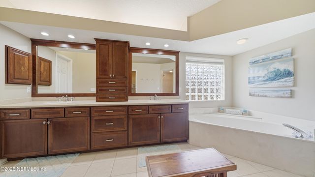 11365 LANDING ESTATES Drive, Jacksonville, FL 32257