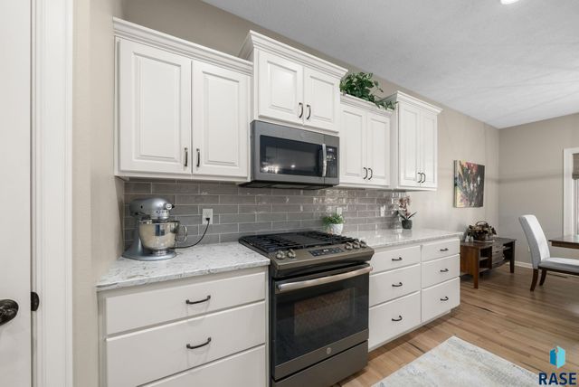 5425 S Salvation Pl Place, Sioux Falls, SD 57108