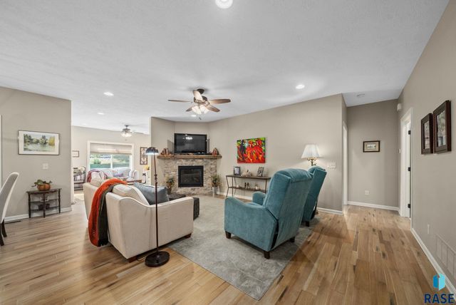 5425 S Salvation Pl Place, Sioux Falls, SD 57108