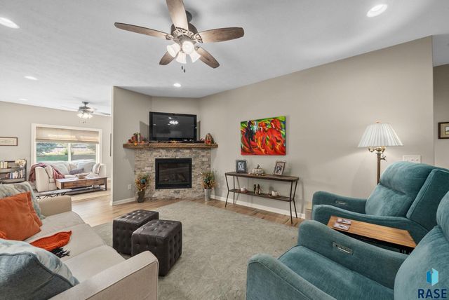 5425 S Salvation Pl Place, Sioux Falls, SD 57108