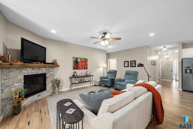 5425 S Salvation Pl Place, Sioux Falls, SD 57108