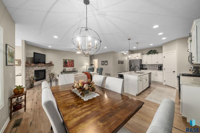 5425 S Salvation Pl Place, Sioux Falls, SD 57108