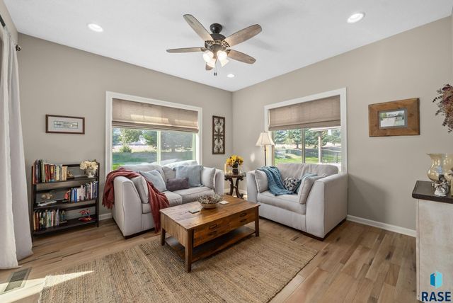 5425 S Salvation Pl Place, Sioux Falls, SD 57108