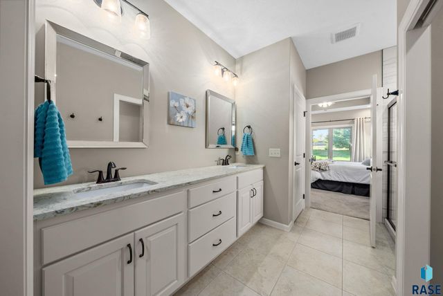 5425 S Salvation Pl Place, Sioux Falls, SD 57108