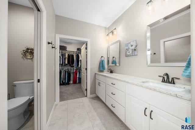 5425 S Salvation Pl Place, Sioux Falls, SD 57108