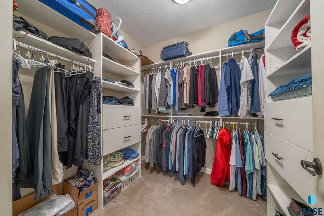 5425 S Salvation Pl Place, Sioux Falls, SD 57108