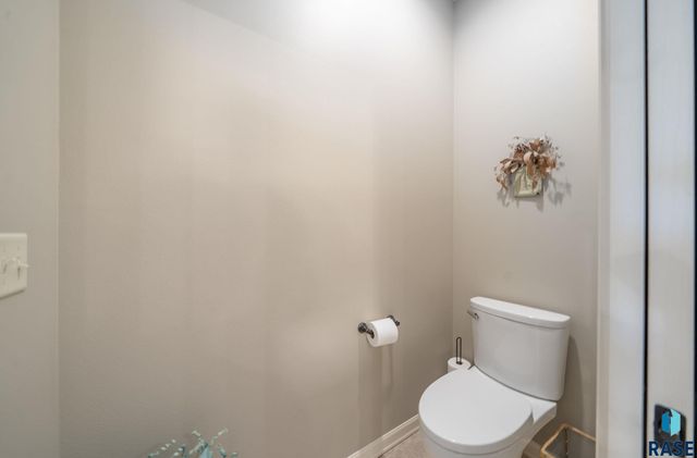 5425 S Salvation Pl Place, Sioux Falls, SD 57108