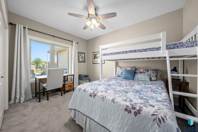 5425 S Salvation Pl Place, Sioux Falls, SD 57108