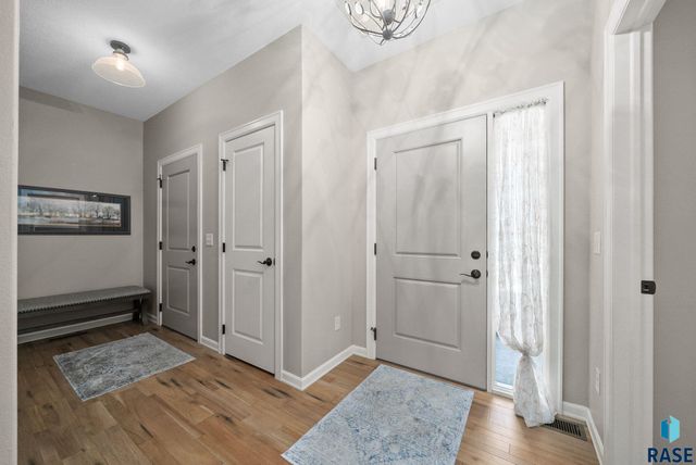 5425 S Salvation Pl Place, Sioux Falls, SD 57108